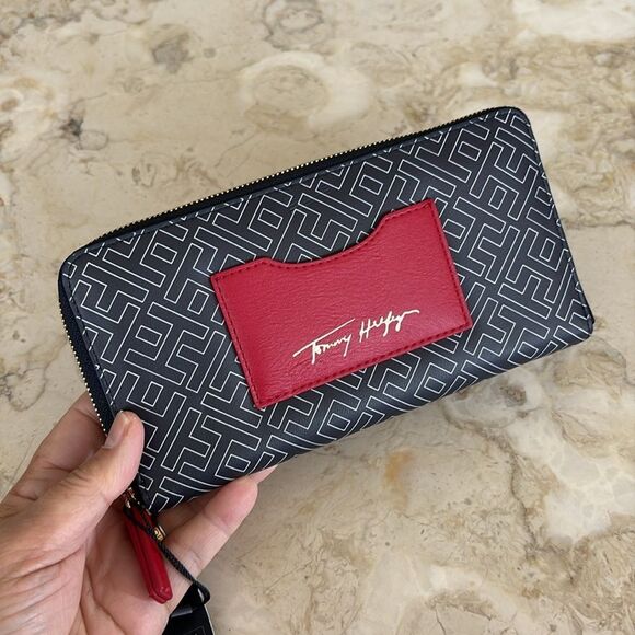 NWT Tommy Hilfiger Monogram Vegan Leather Zip Around Long Wallet - Picture 3 of 6